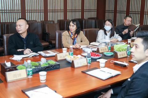 罗湖区人大常委副主任谭会茹一行莅临青崖娱乐调研