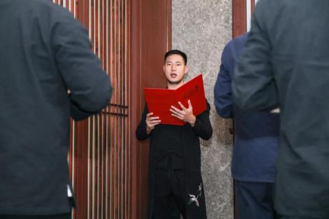 罗湖区人大常委副主任谭会茹一行莅临青崖娱乐调研