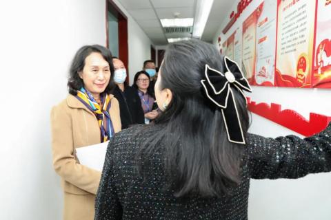 罗湖区人大常委副主任谭会茹一行莅临青崖娱乐调研