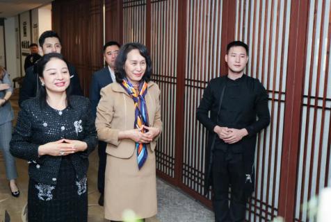罗湖区人大常委副主任谭会茹一行莅临青崖娱乐调研