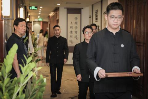 罗湖区委统战部副部长、工商联党组书记叶志伟一行到青崖娱乐调研