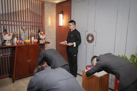 罗湖区委统战部副部长、工商联党组书记叶志伟一行到青崖娱乐调研