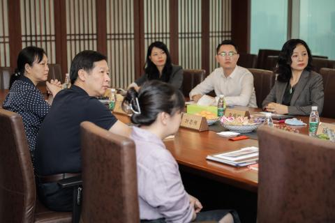 罗湖区委统战部副部长、工商联党组书记叶志伟一行到青崖娱乐调研
