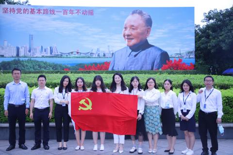 青崖娱乐党支部致敬建党100周年，重温入党誓词