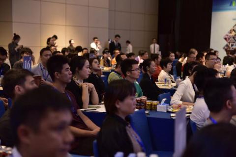 青崖娱乐：以客户为中心，精耕业务 助力中小企业成长