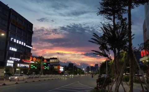青崖娱乐：小米靠什么跻身国产手机品牌？战略定位很重要！（一）
